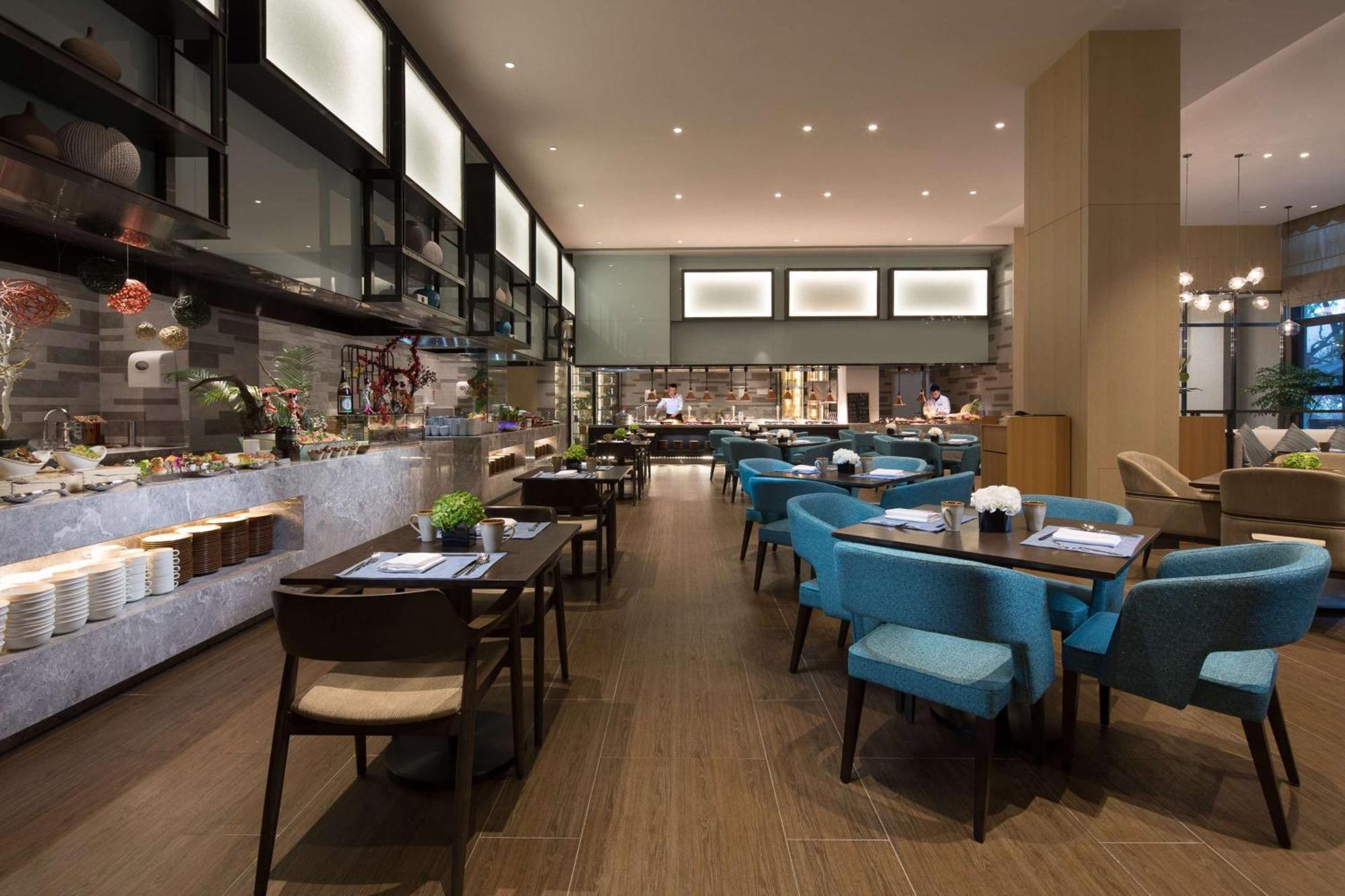 Doubletree By Hilton Qingdao Oriental Movie Metropolis Hotel Exterior photo